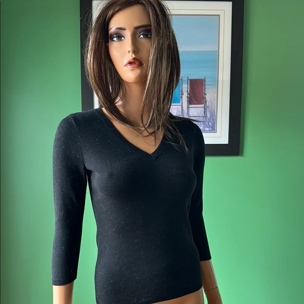 ⬛️⬛️EUC LOFT Black V-Neck Sweater with Form-Fitting Silhouette⬛️⬛️